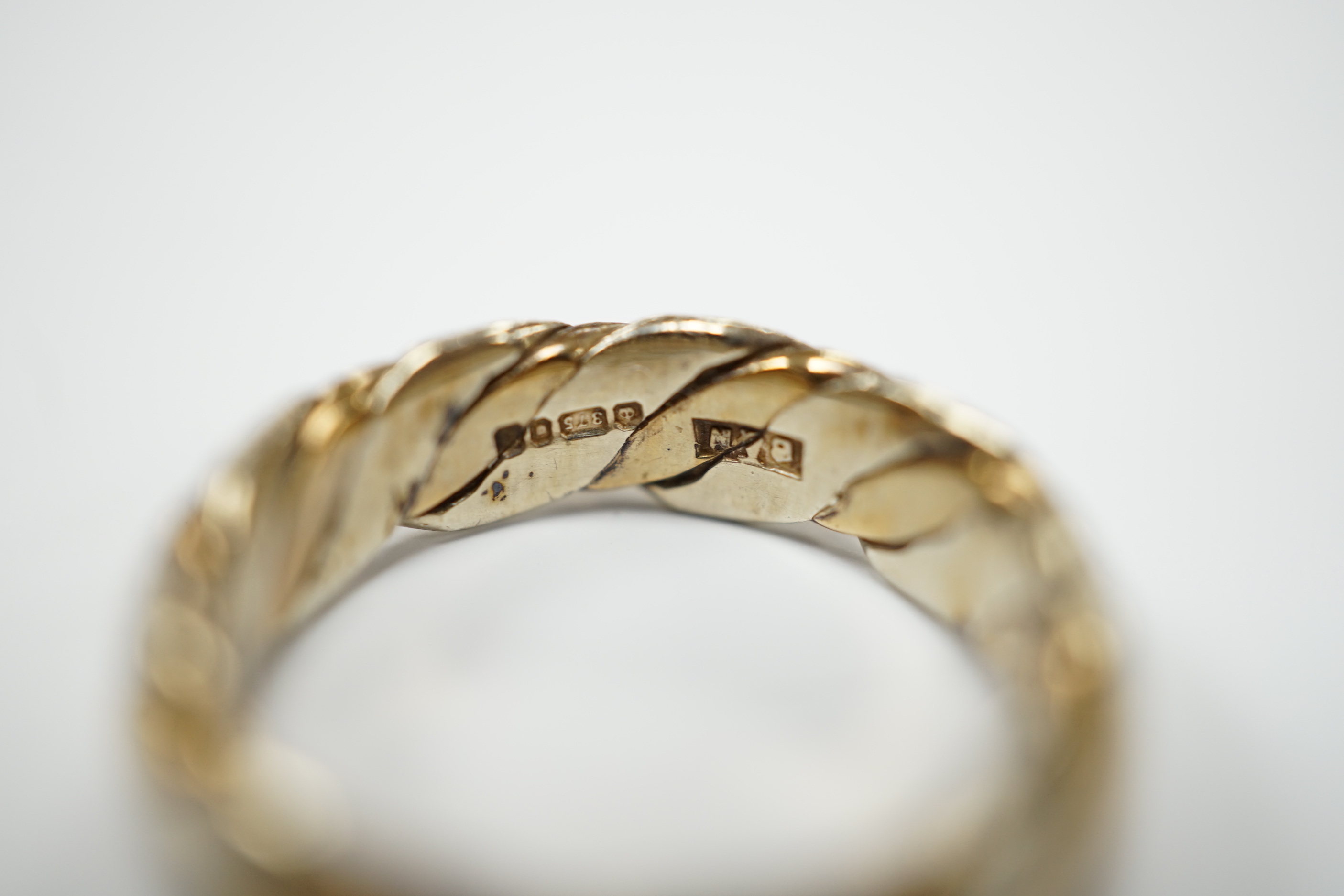 A two colour 9ct gold band size N, 6.3 grams.